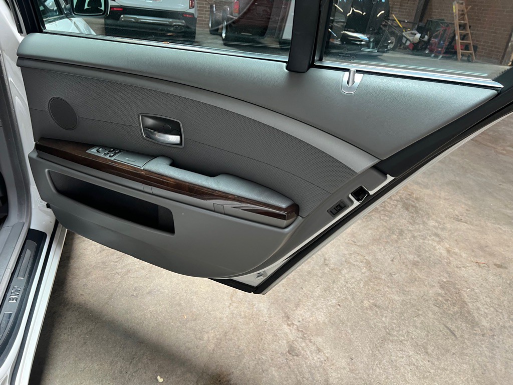 2004 BMW 7 Series Image 27