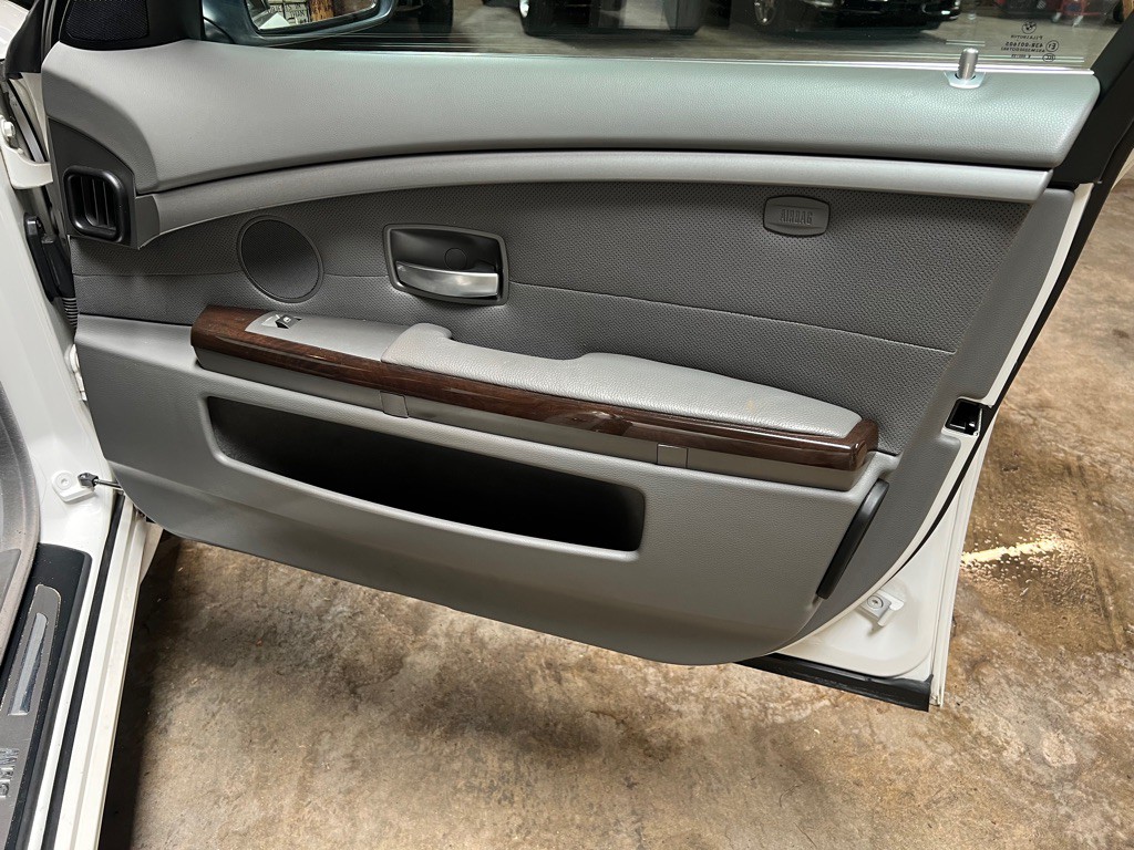 2004 BMW 7 Series Image 28