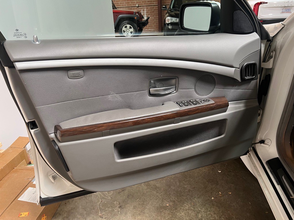 2004 BMW 7 Series Image 30