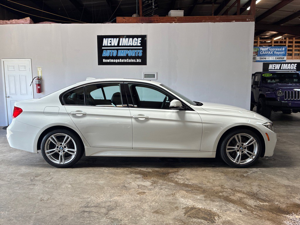 2013 BMW 3 Series Image 1