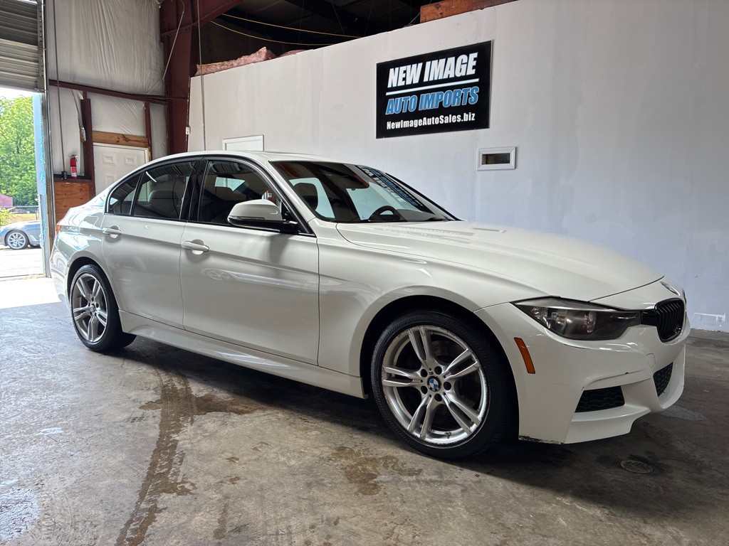 2013 BMW 3 Series Image 2