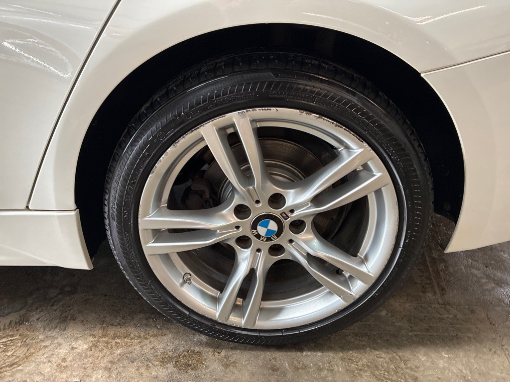 2013 BMW 3 Series Image 11