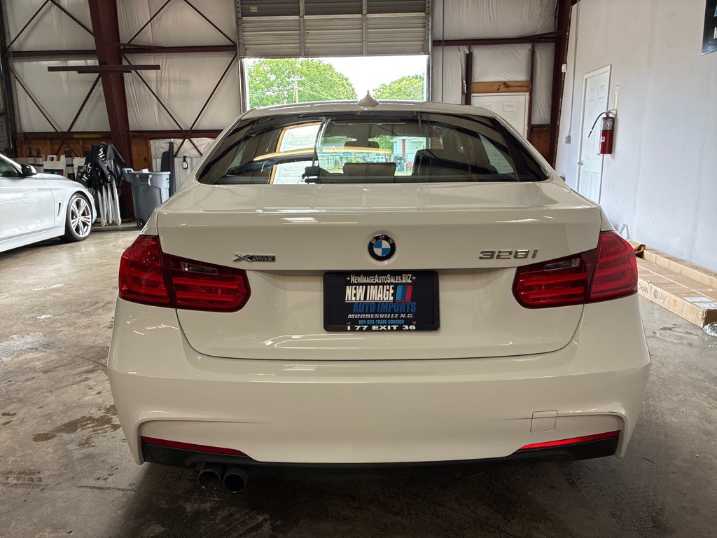 2013 BMW 3 Series Image 13