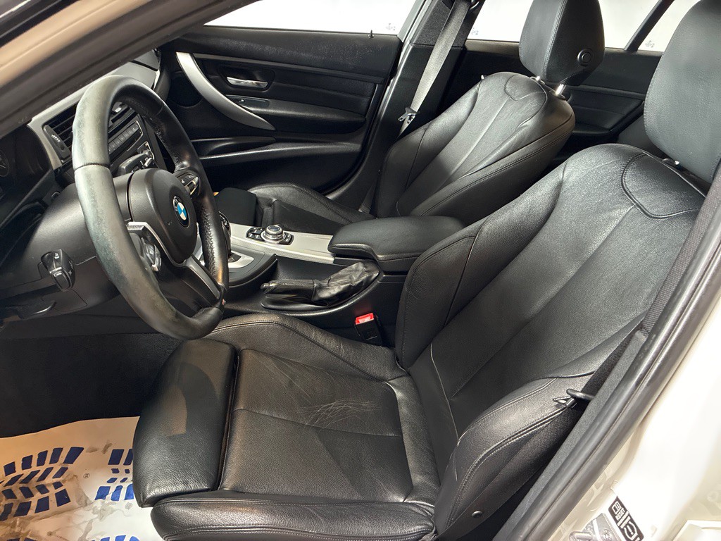 2013 BMW 3 Series Image 15