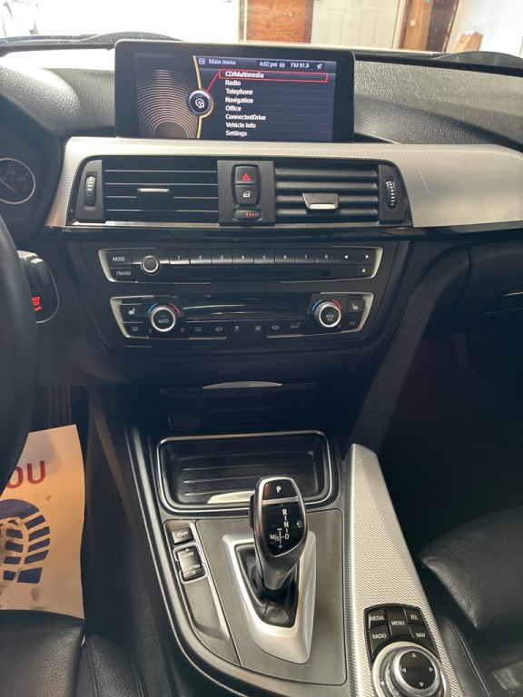 2013 BMW 3 Series Image 17