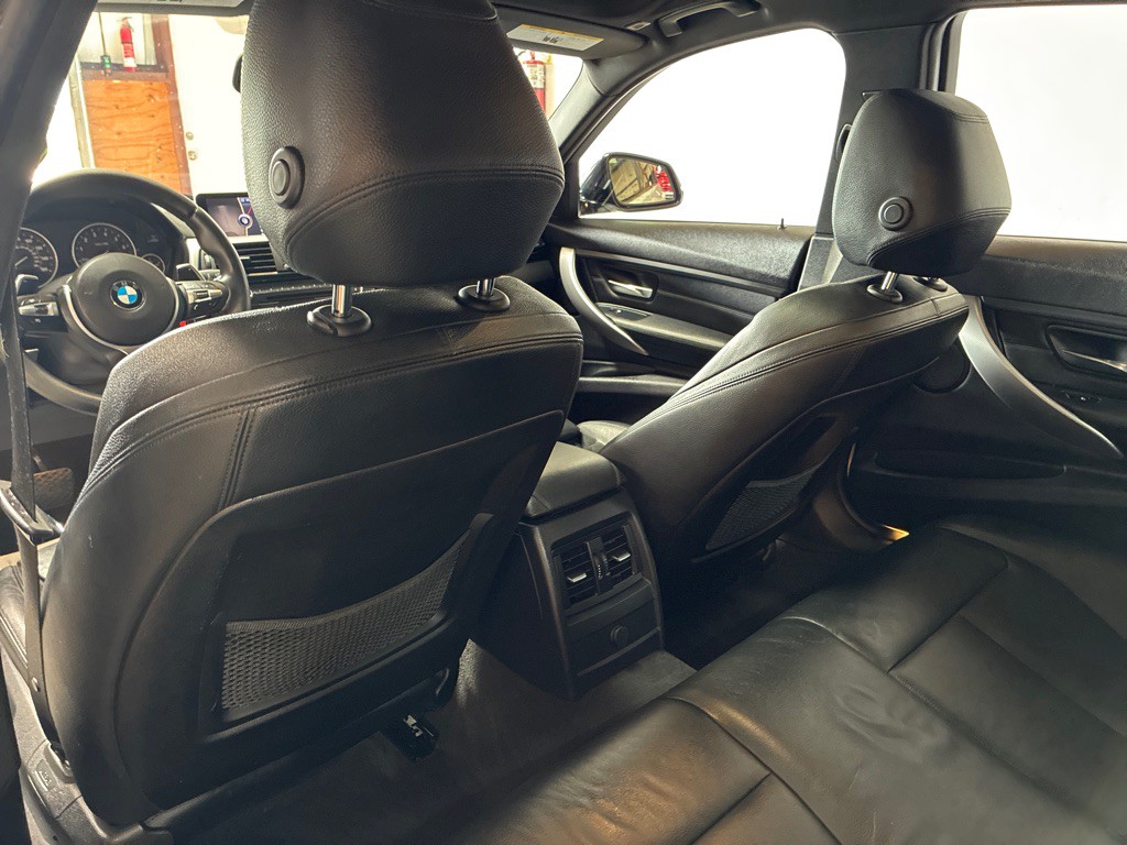 2013 BMW 3 Series Image 21