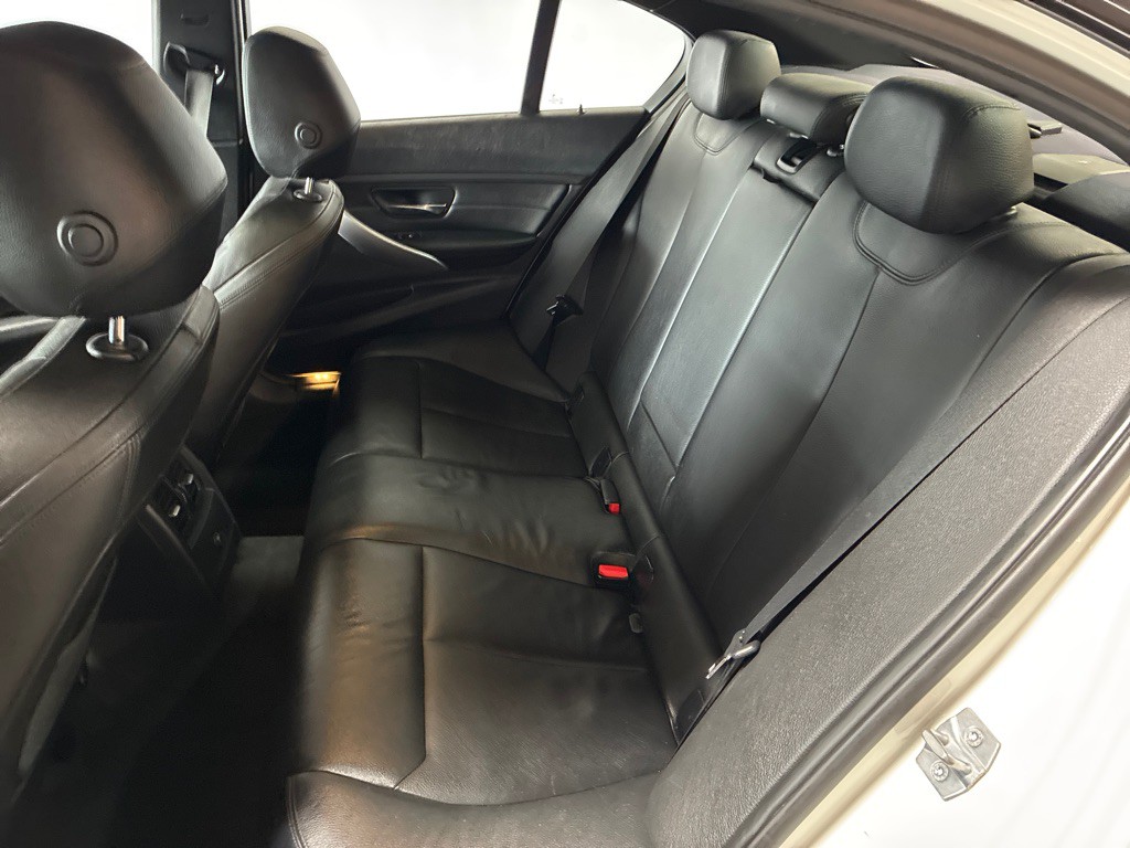 2013 BMW 3 Series Image 22
