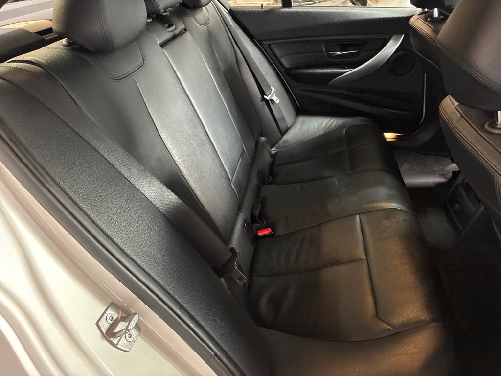 2013 BMW 3 Series Image 26