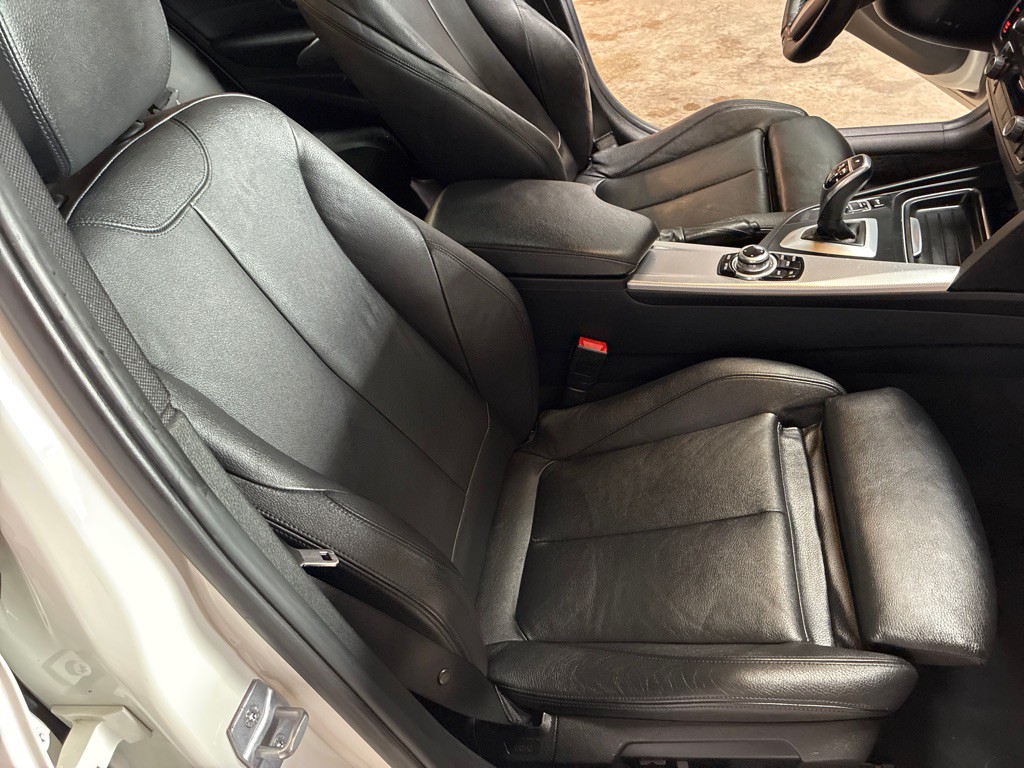 2013 BMW 3 Series Image 28