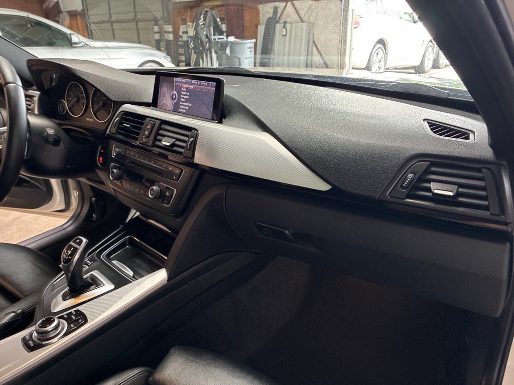 2013 BMW 3 Series Image 29