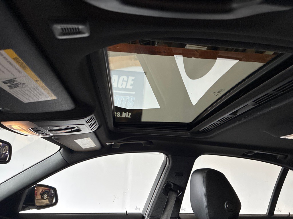 2013 BMW 3 Series Image 30