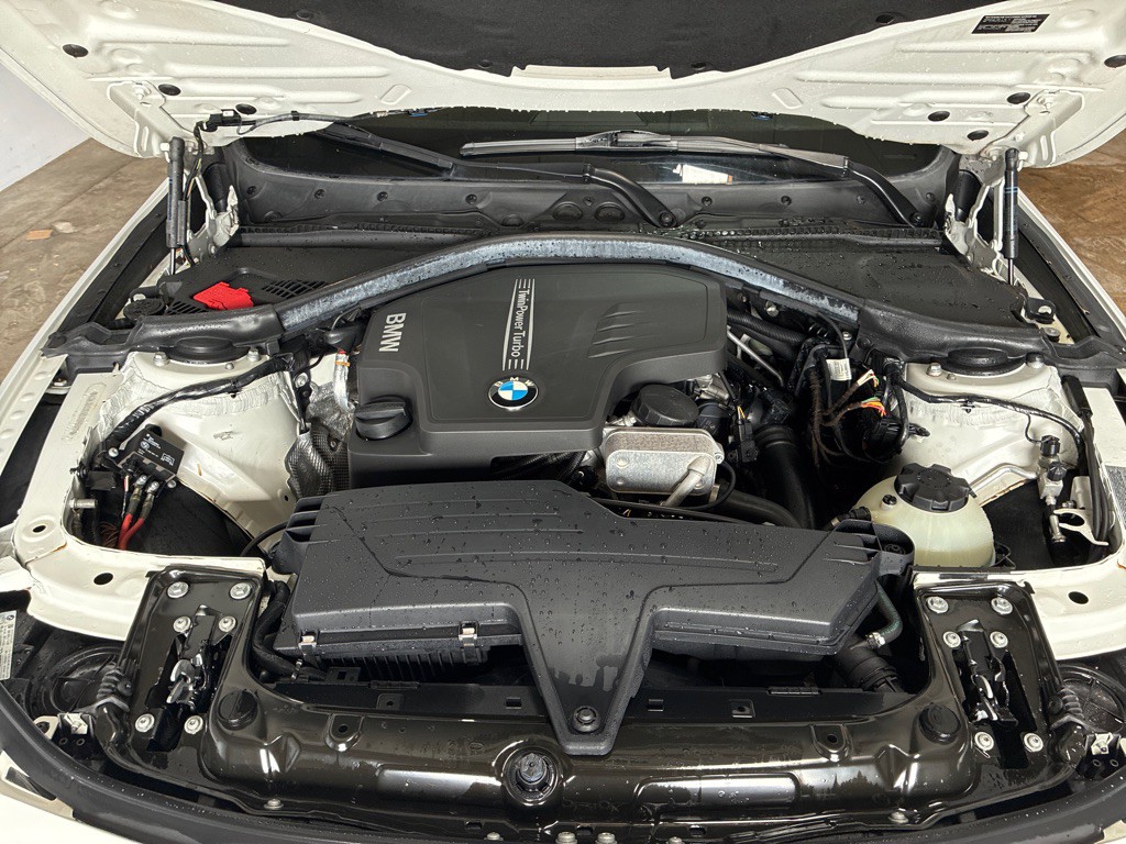 2013 BMW 3 Series Image 32