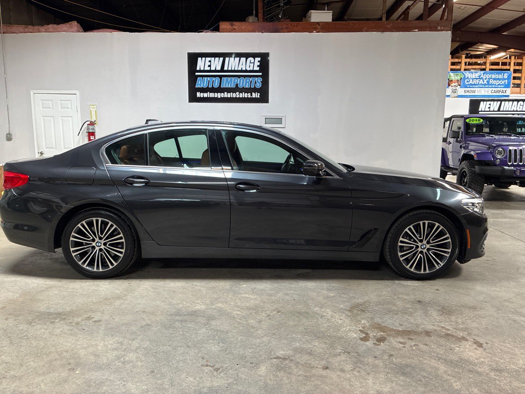 2019 BMW 5 Series Image 1