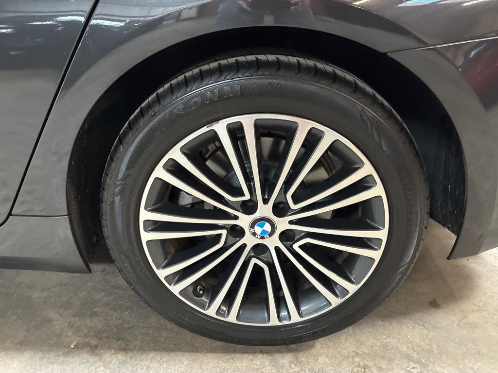 2019 BMW 5 Series Image 6