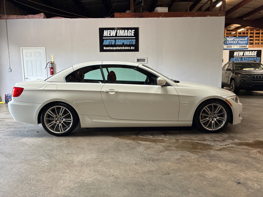 2013 BMW 3 Series Image 1