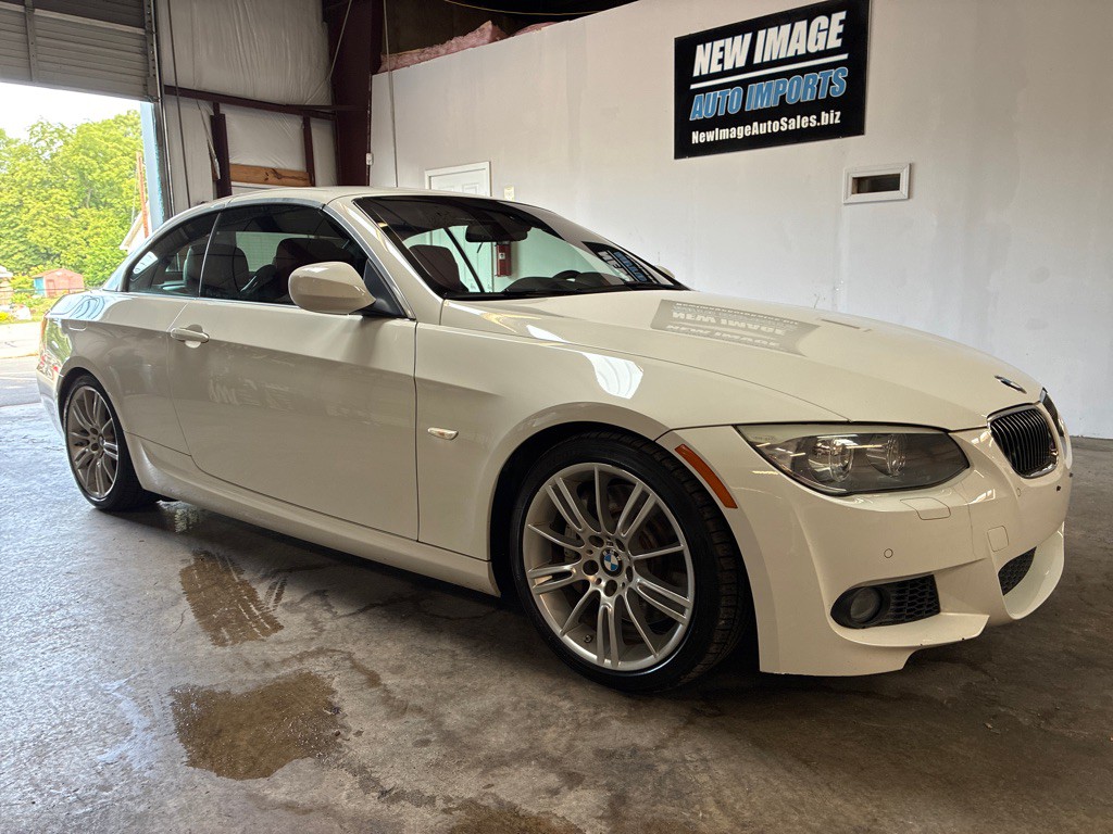 2013 BMW 3 Series Image 2
