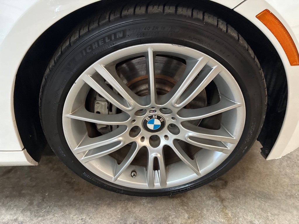 2013 BMW 3 Series Image 3