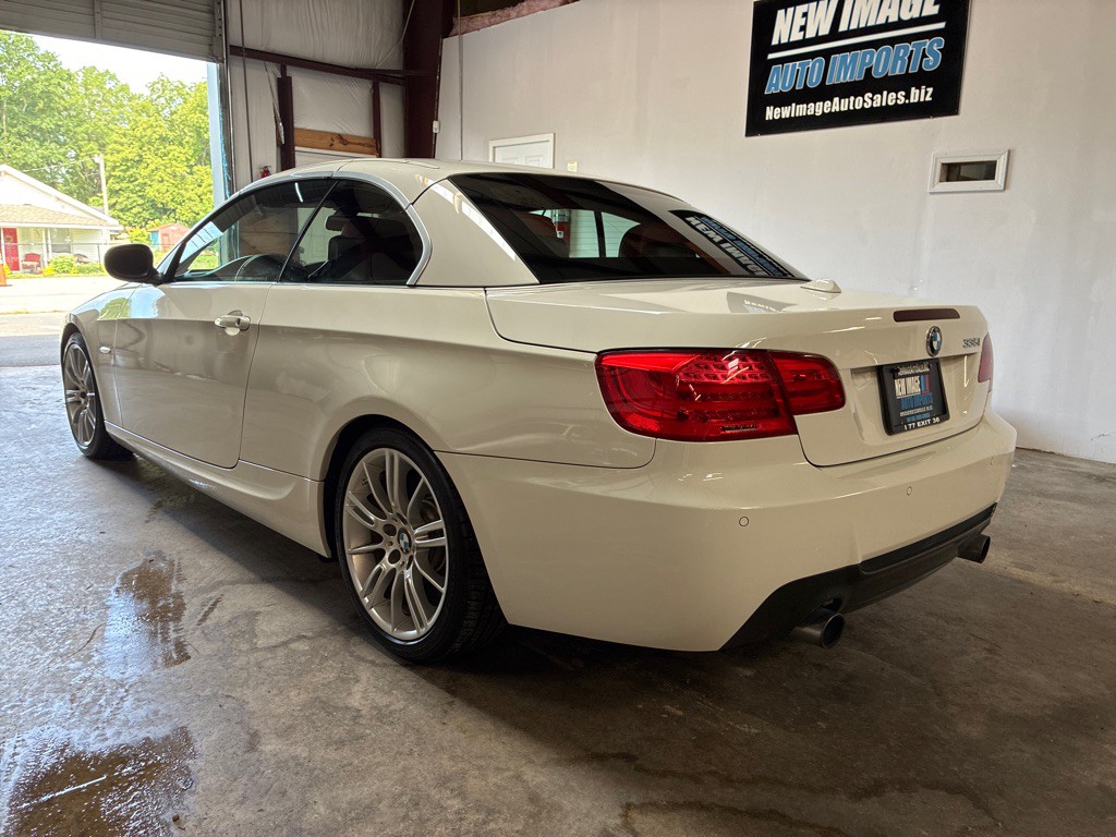 2013 BMW 3 Series Image 12