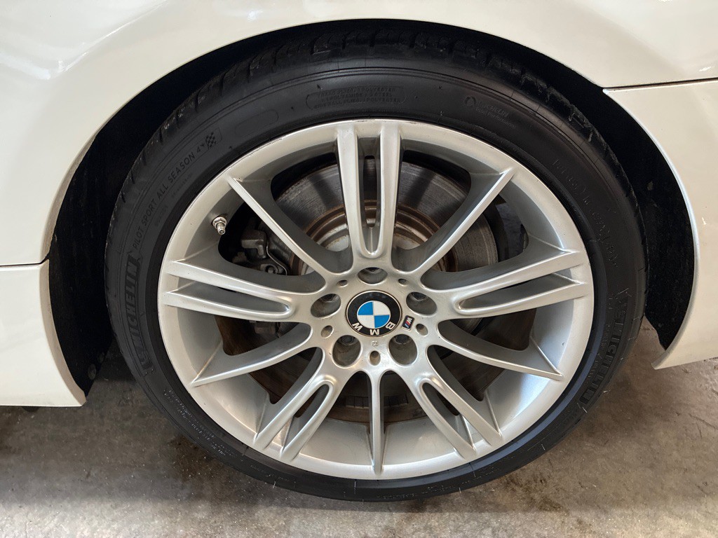 2013 BMW 3 Series Image 13