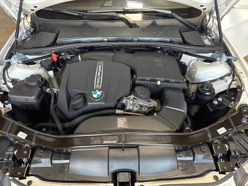 2013 BMW 3 Series Image 29