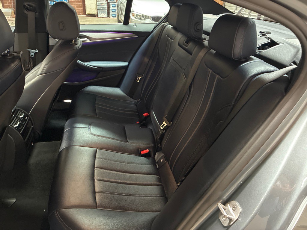2018 BMW 5 Series Image 24