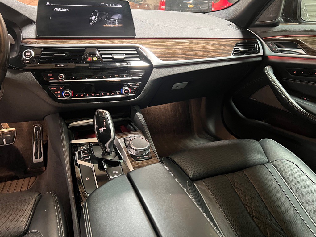 2020 BMW 5 Series Image 23