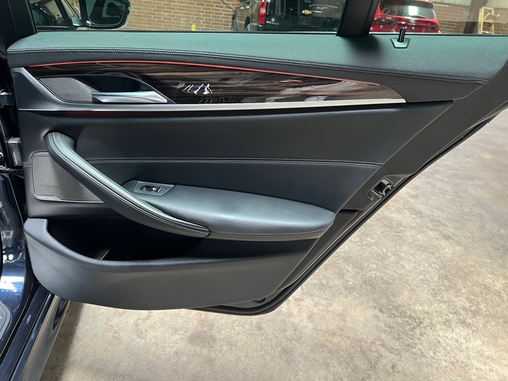 2020 BMW 5 Series Image 27