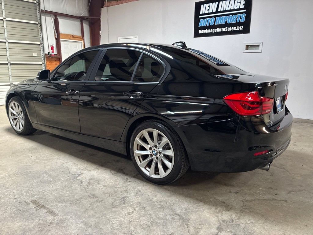 2018 BMW 3 Series Image 11