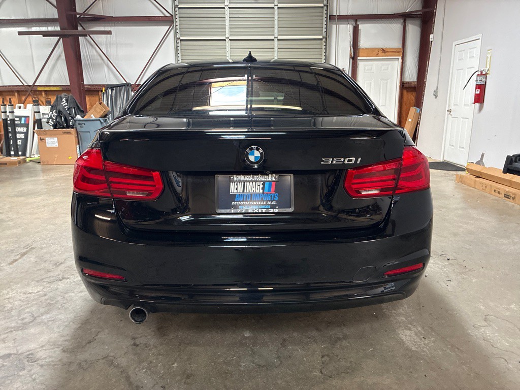 2018 BMW 3 Series Image 13