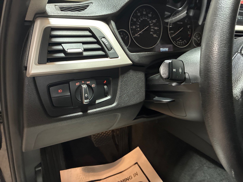 2018 BMW 3 Series Image 16