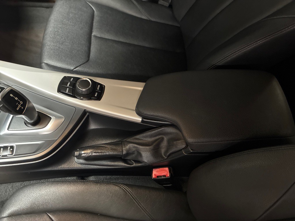 2018 BMW 3 Series Image 19