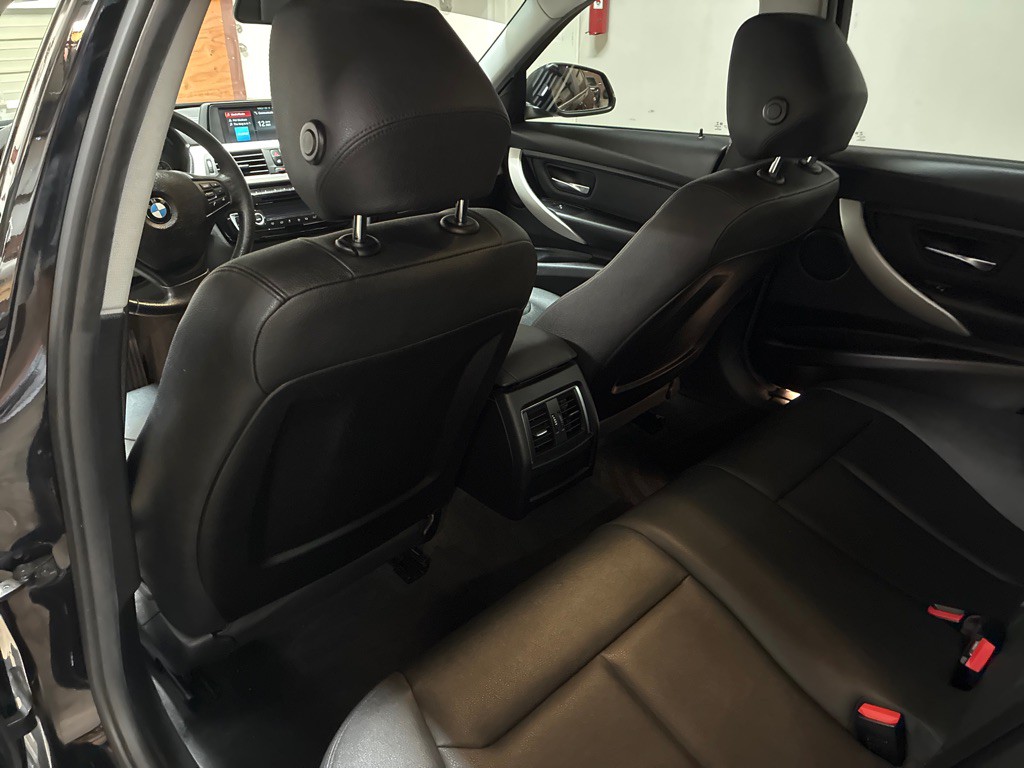 2018 BMW 3 Series Image 21