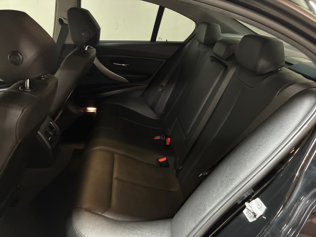 2018 BMW 3 Series Image 22