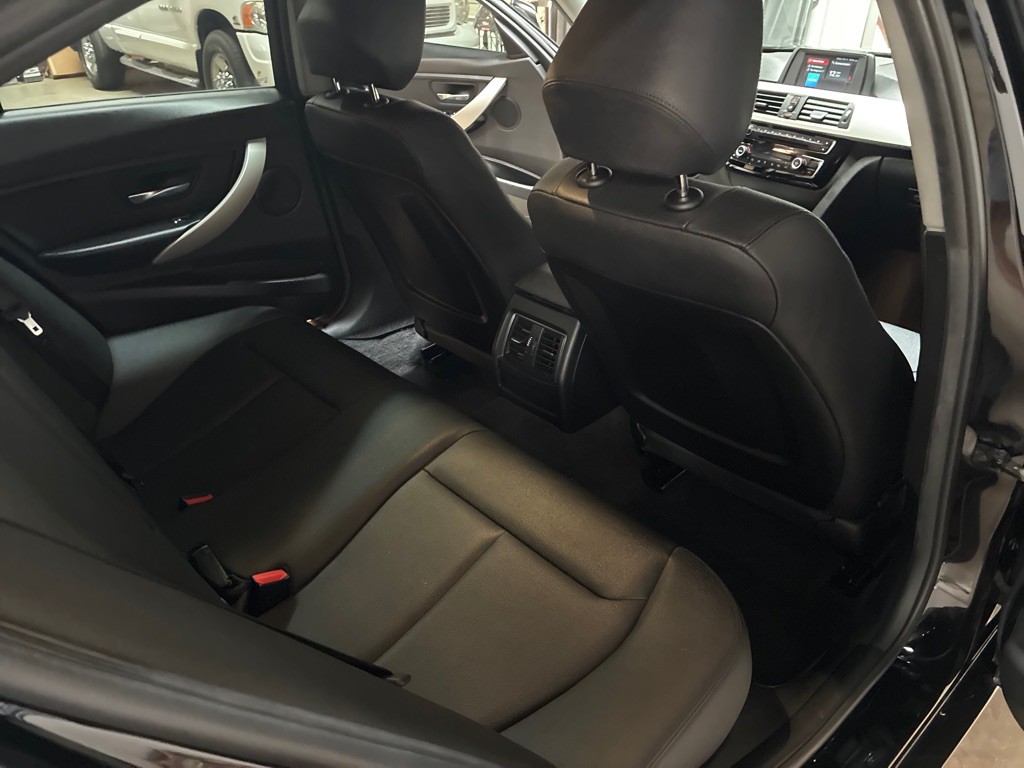 2018 BMW 3 Series Image 25