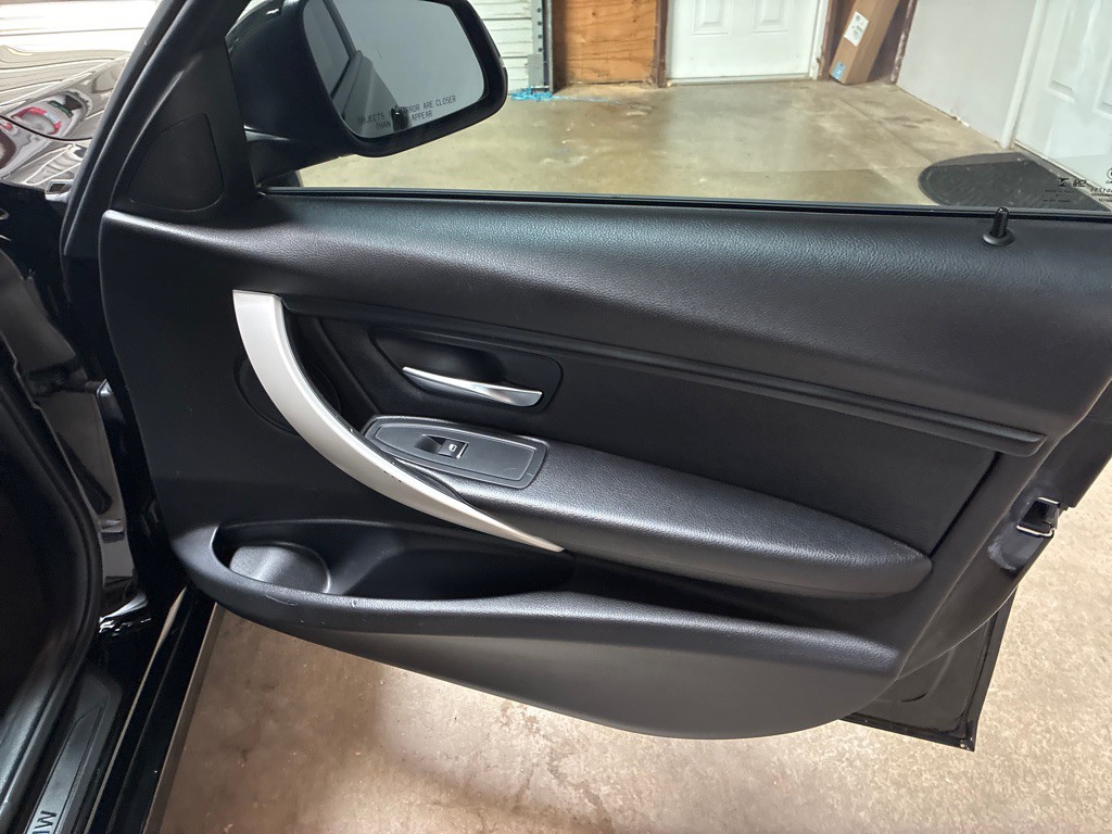 2018 BMW 3 Series Image 27