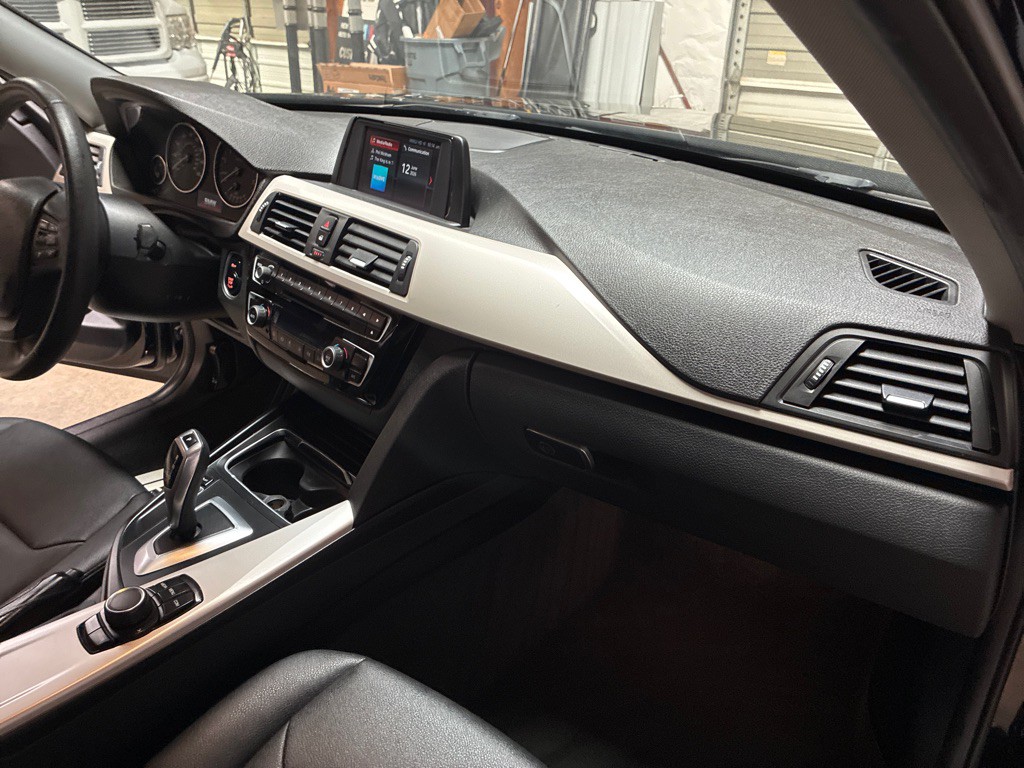 2018 BMW 3 Series Image 29