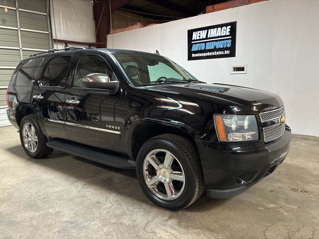 2012 Chevrolet Tahoe Image 2