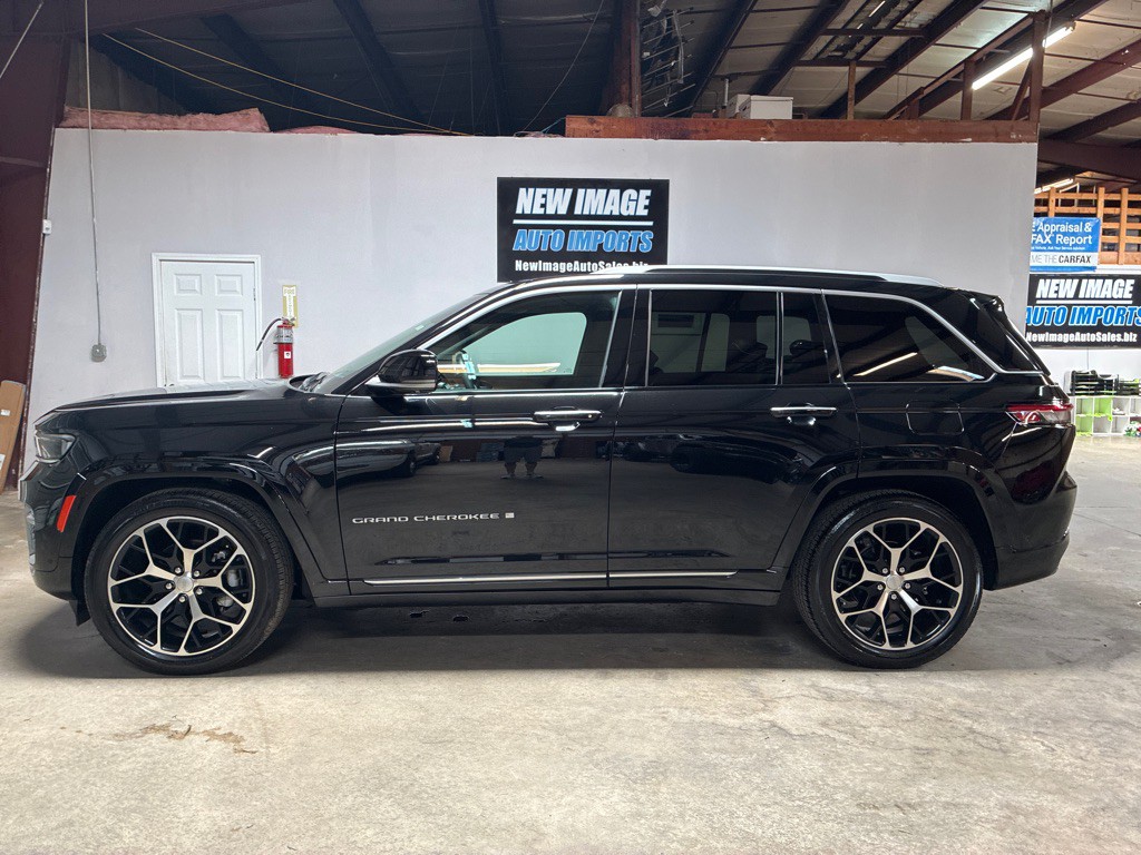 2023 Jeep Grand Cherokee Image 2