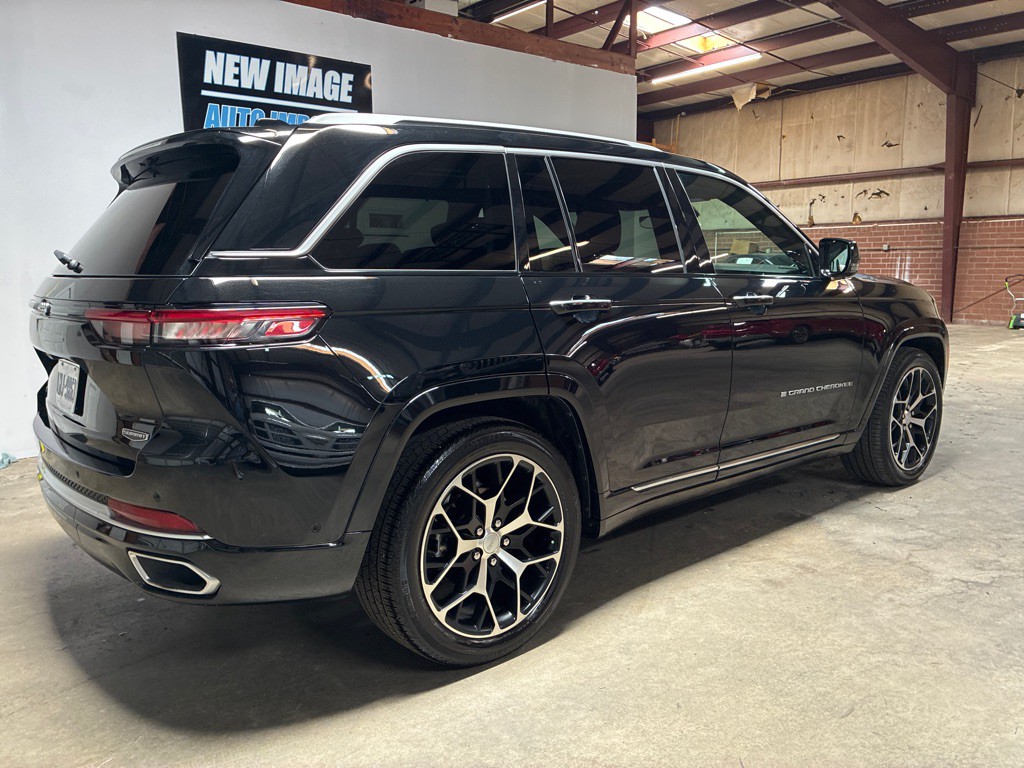 2023 Jeep Grand Cherokee Image 11