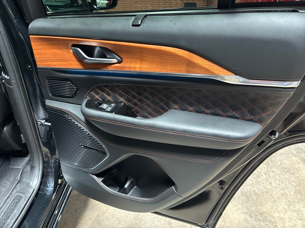 2023 Jeep Grand Cherokee Image 31