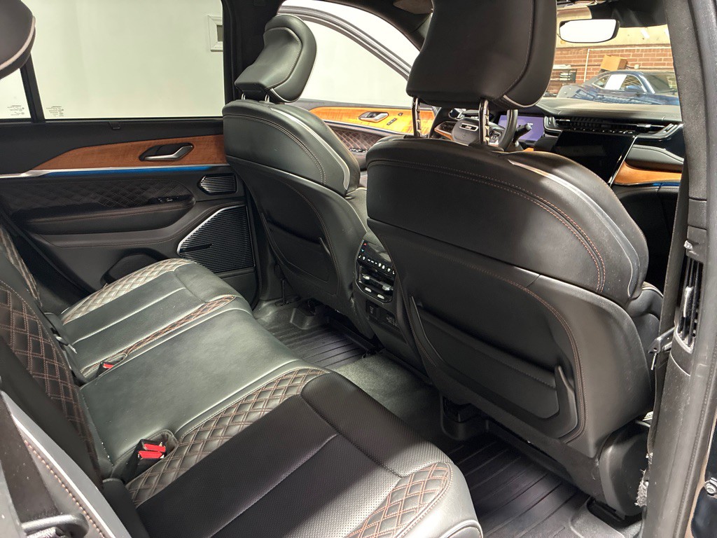 2023 Jeep Grand Cherokee Image 32