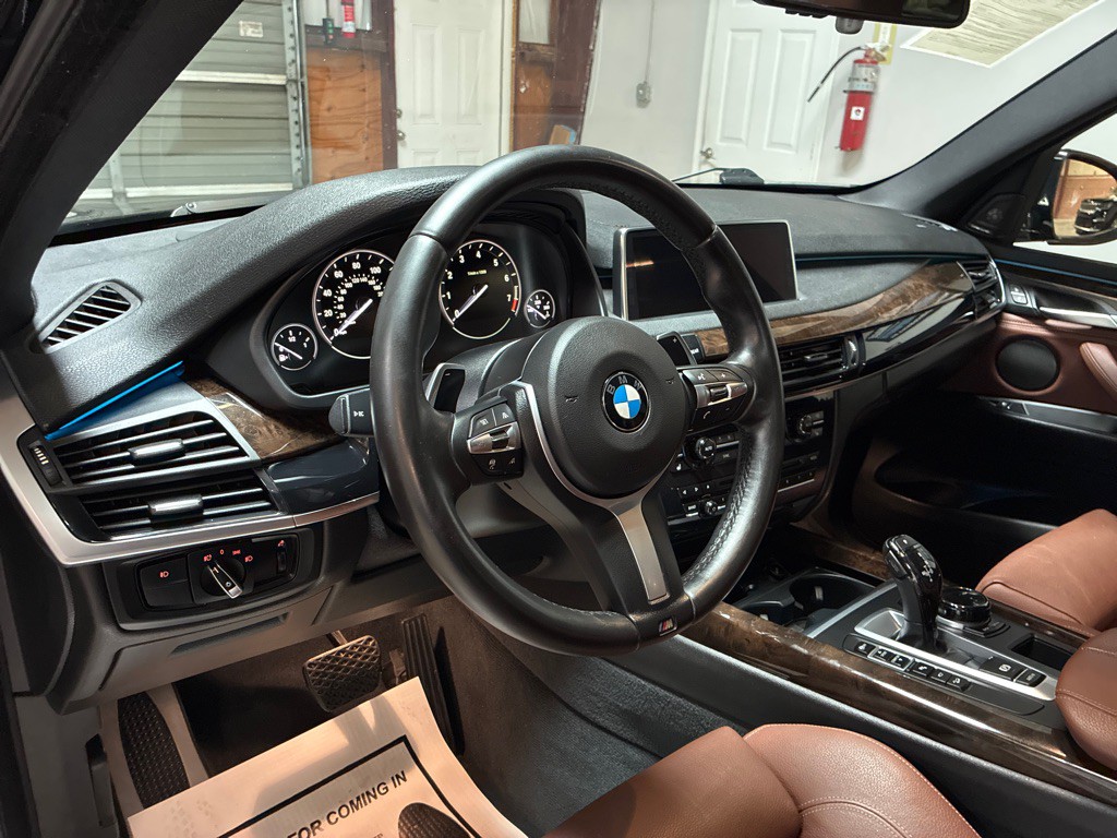 2017 BMW X5 Image 32