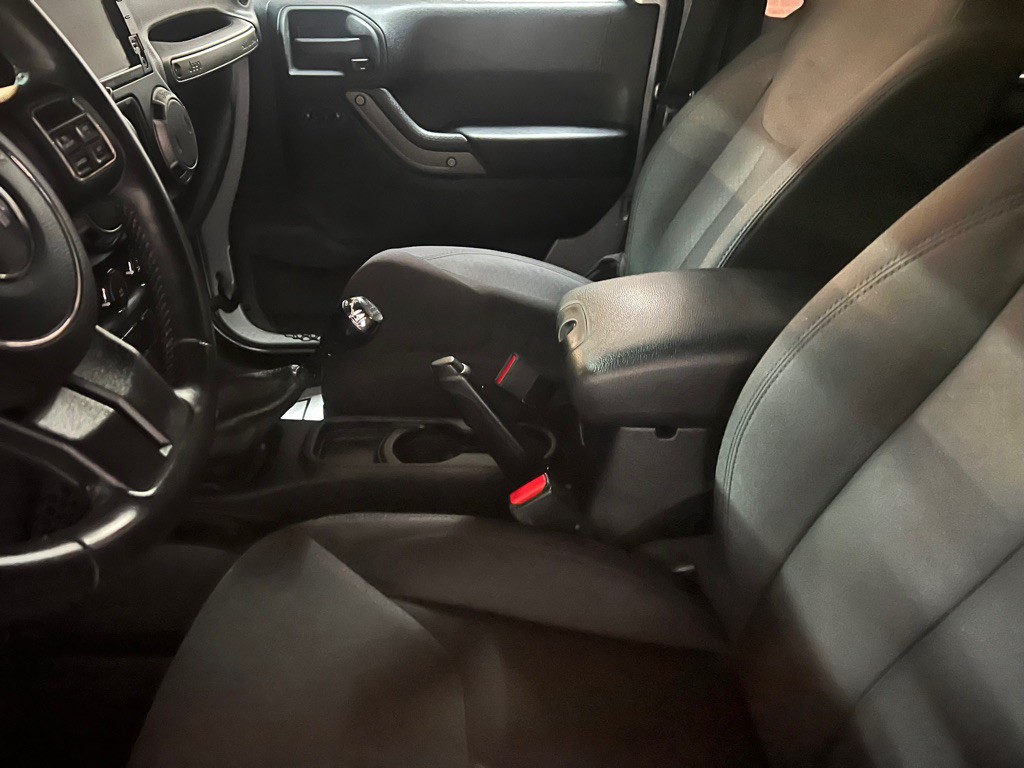 2014 Jeep Wrangler Image 21