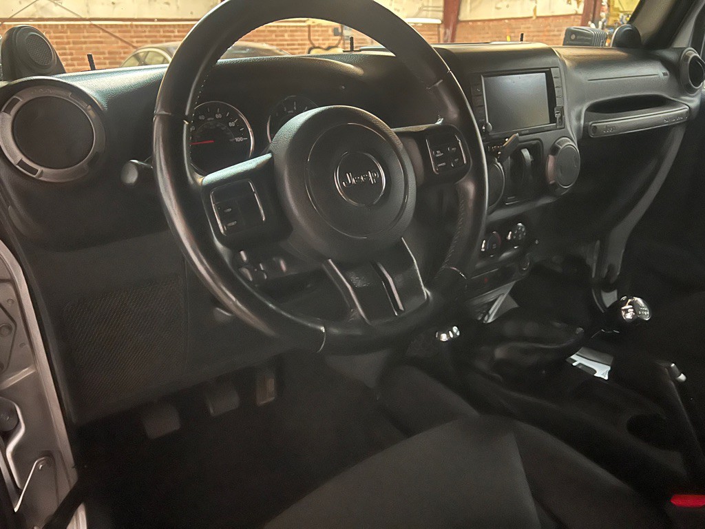 2014 Jeep Wrangler Image 25