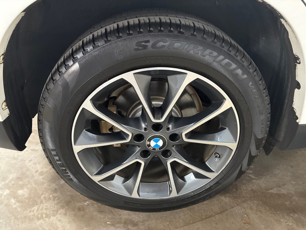 2017 BMW X5 Image 30