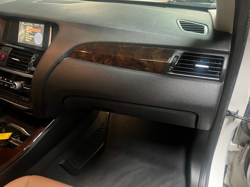 2017 BMW X3 Image 24