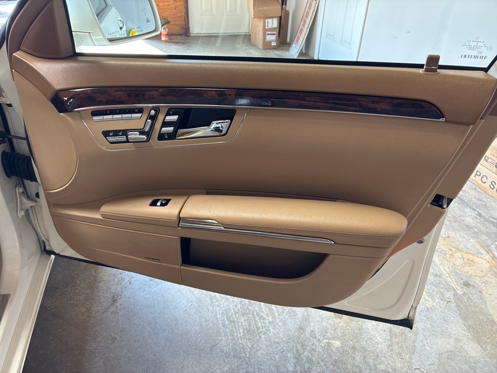 2011 Mercedes-Benz S-Class Image 25