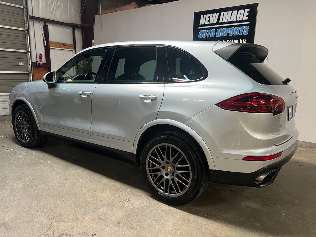 2017 Porsche Cayenne Image 9