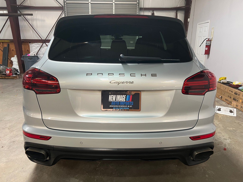2017 Porsche Cayenne Image 10