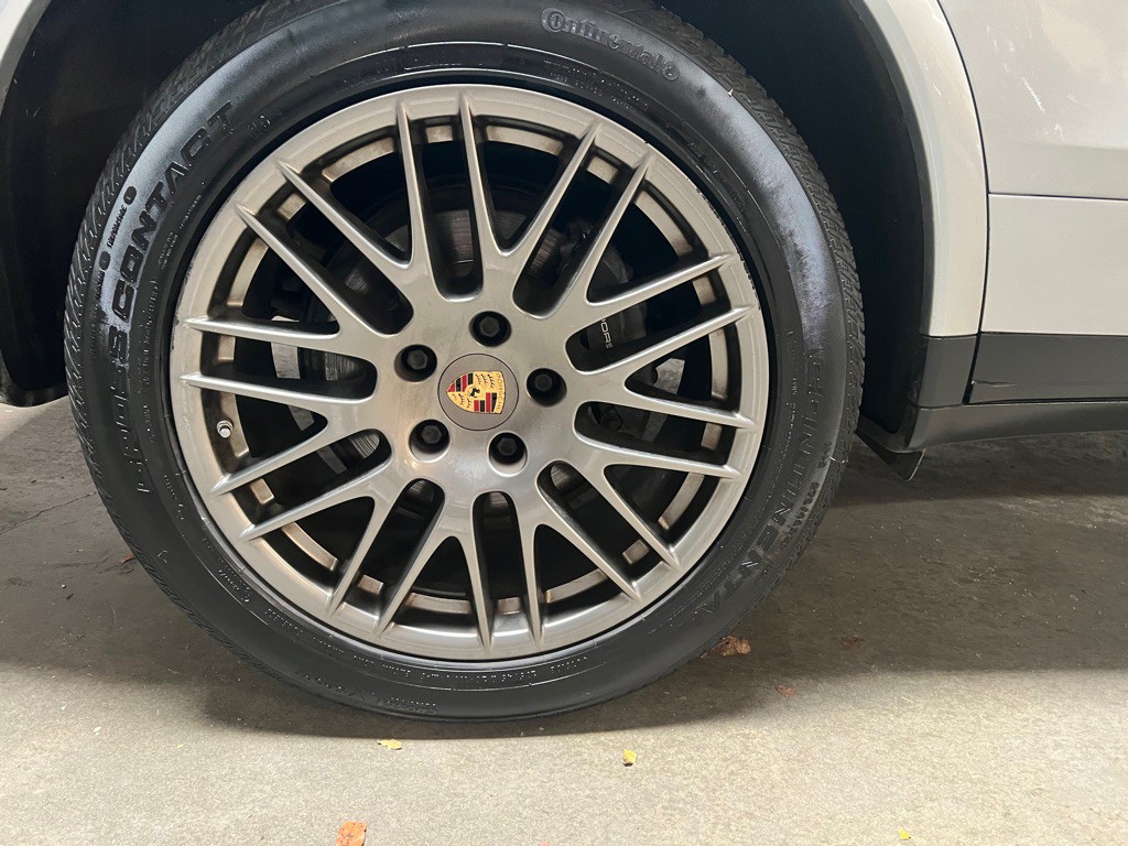 2017 Porsche Cayenne Image 16